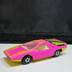 Coche Alfa Romeo Carabo 1970 Superfast Matchbox MB75 de colección raro rayas rosas - Imagen 1 de 6