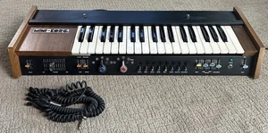 Tastiera Sintetizzatore Vintage Univox Mini-Korg - Si Accende - Ottima - Non Testata - Foto 1 di 15