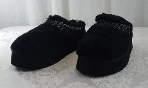 UGG Tazz Braid Hausschuhe Damen Gr. 9 schwarz Plateau Lammfell Wollfutter - Bild 1 von 13