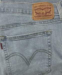 Levi's Women's Boyfriend Jeans waist 33 length 27 faded blue - Picture 1 of 3
