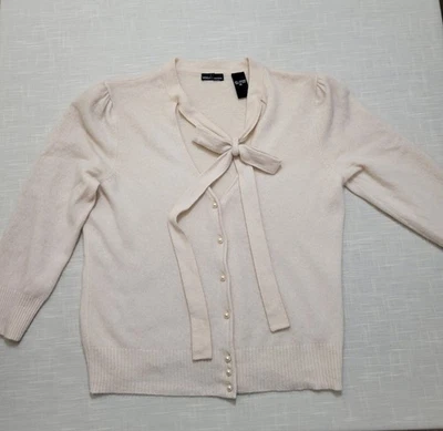 Suéter Moda International Cachemir Perla Corbata Abotonada Amarillo Cremoso Talla XL Foto 1 de 4