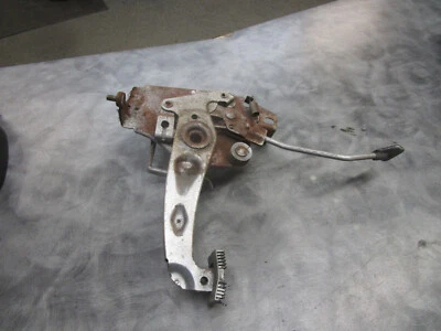 Pedal de freno de estacionamiento Buick Lesabre Wildcat Riviera 1963 1964 Foto 1 de 4