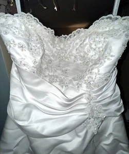 Womens Size: 16 Wedding Dress - Picture 1 of 14