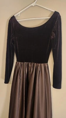 Vestido Formal Vintage Dave & Johnny Terciopelo Satinado Manga Larga Espalda en V Marrón Elastizado Foto 1 de 4