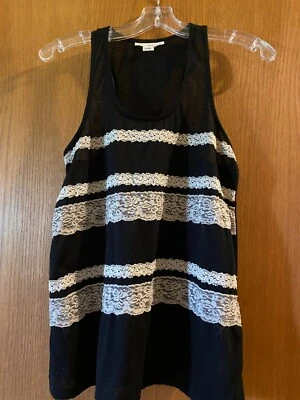 Camiseta sin mangas Derek Heart para dama espalda deportiva con detalle de encaje - mediana - negra Foto 1 de 4