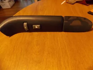 95-99 Chevy Silverado & GMC Sierra Passenger Side Power Window Switch + Bezel - Picture 1 of 3