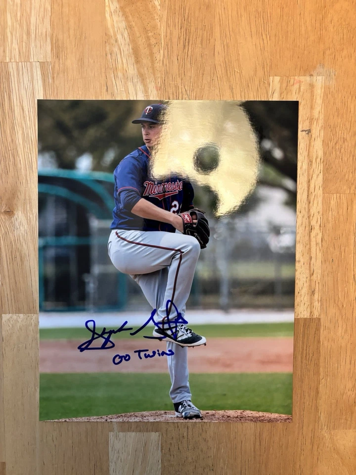 Foto autografiada por Kohl Stewart de 11x14. Mellizos de Minnesota Foto 1 de 1