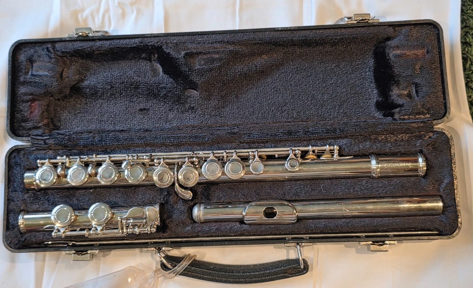 Armstrong 104N Silver Plated Flute & Case, works fine - Image 1 of 4