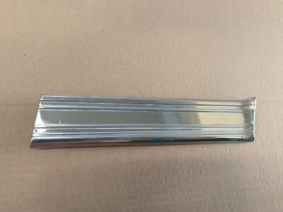 Oldsmobile Cutlass F85 442 1970 guardabarros derecho moldura OEM  Foto 1 de 4