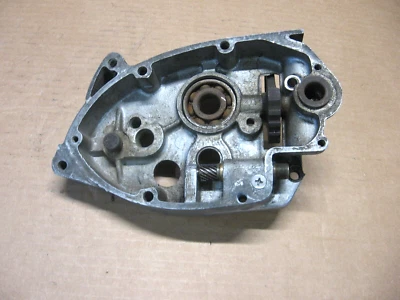 TRIUMPH 650 BONNEVILLE & TIGER INNER TRANSMISSION COVER WITH SPEEDOMETER GEAR Foto 1 de 4