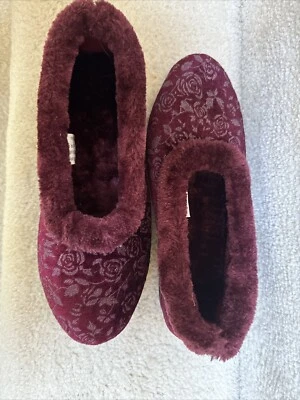 Chinelos de veludo antiderrapante design floral em relevo | Borgonha | Novo - Imagem 1 de 4