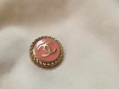 ONE CHANEL GOLD/PINK ENAMEL BUTTON  20MM - Image 1 of 4