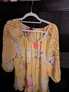 Boho-Top mit Blumenmuster und Spitze für Damen von Unique Spectrum Größe 1X - Bild 1 von 3