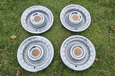 CONJUNTO DE 4 CALOTAS 1956 CADILLAC DEVILLE FLEETWOOD 15" TAMPAS DE RODA SÉRIE 62 56  - Imagem 1 de 4