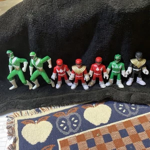 Lote De 7 Megazords Rojos y Power Rangers Rojos y Verdes De Colección. Bin 25 - Imagen 1 de 7