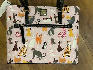 Borsa nuova con etichette Disney Dooney & Bourke gatti rosa Cheshire Simba Figaro Marie Lucife - Foto 1 di 3