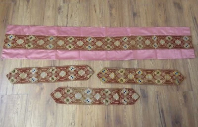 BELLE CANTONNIERE en tapisserie, ancienne, et passementerie. 2. - Photo 1/4