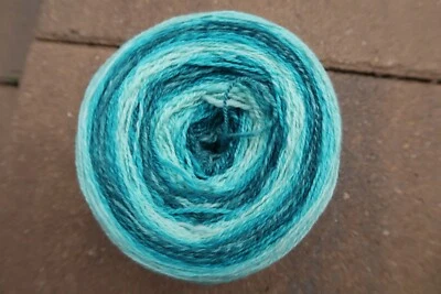 Fio Merino degradê Aqua to Teal fiado à mão 1025 jardas #2238 - Imagem 1 de 4