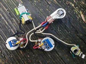 Arnés sin soldadura Gibson Flying V 67 Bourns 500 k, Wah fijo + olla de tono de corte bajo - Imagen 1 de 5