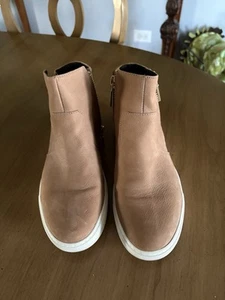 Kenneth Cole 9 1/2 M Brown Boot / Sneaker  - Picture 1 of 8