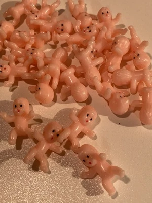 En muy buen estado Lote 24 Figuras de Muñeco Bebé Pequeño Miniatura de Plástico Ducha Artesanal Foto 1 de 3