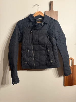 Chaqueta de Moto Sorel Black Conquest Carly Down Acolchada Asimétrica Cremallera Puffer Pequeña Foto 1 de 4