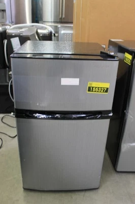 Insignia NSCF30SS9 20" Acero Inoxidable 3.0 Cu. Mini nevera con congelador superior Ft. NOB #156327 Foto 1 de 4