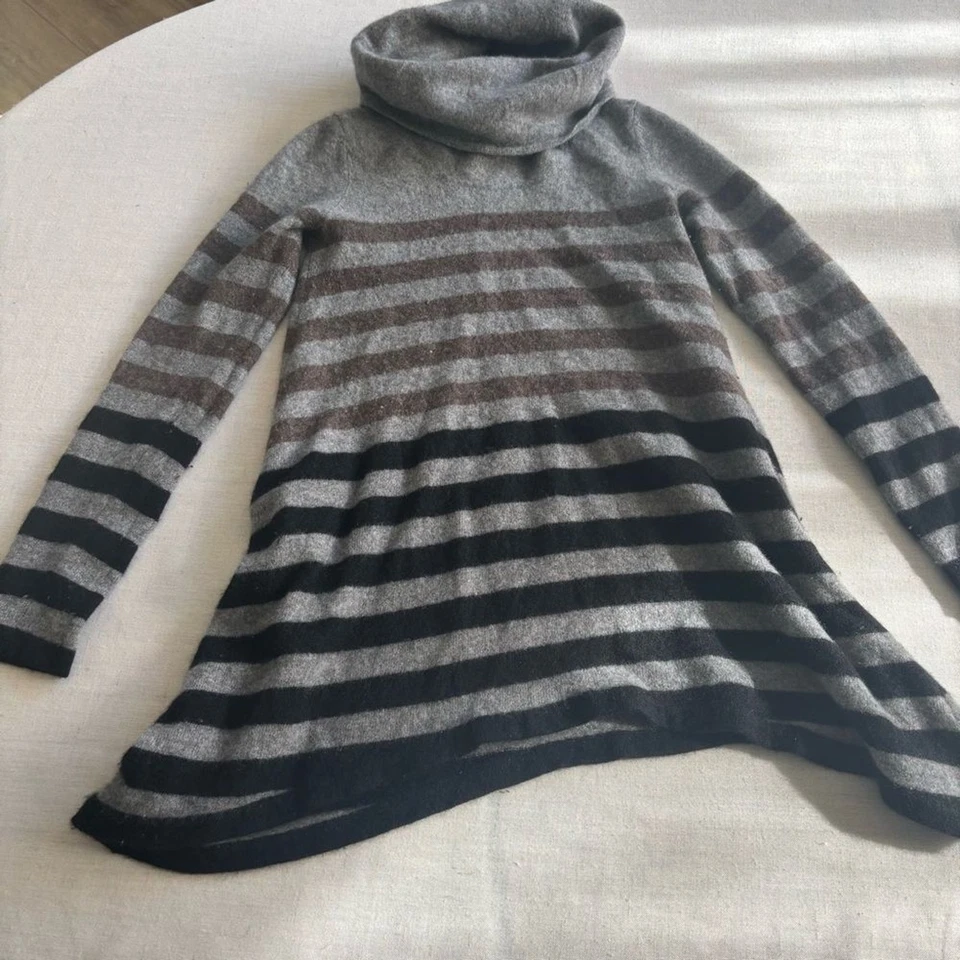 Saks Fifth Avenue Grey Striped 100% Cashmere Sweater S - Image 1 of 4