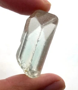 107 carat Topaz crystal with hint of blue - Bauchi, Nigeria - facet grade - Picture 1 of 14