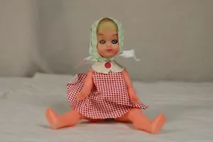 B10/ Vintage Puppe Püpplein aus Kunststoff mit Kleidung - CS , Made in Italy /44 - Bild 1 von 9