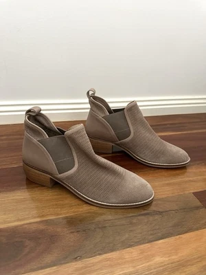 Hush Puppies Davis Tan Suede Leather Chelsea Boots Size 9 - image 1 of 4