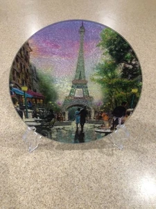 Arte en vidrio diseño redondo Torre Eiffel paisaje urbano disco de 8 pulgadas con soporte de plástico - Imagen 1 de 4