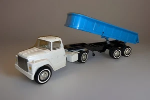 1960er Ertl International Loadstar Sattelzug mit hydraulischem Muldenkipper #6851 - Bild 1 von 20