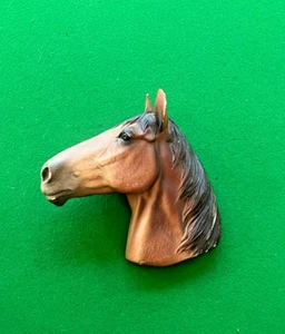 Resin Horse Head Wall Decor - Add a Touch of Elegance to Your Home! - Picture 1 of 4