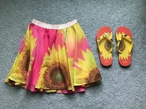 Girl’s GapKids Skirt Size Large (10) and Flip Flops Size 3/4 - Picture 1 of 1