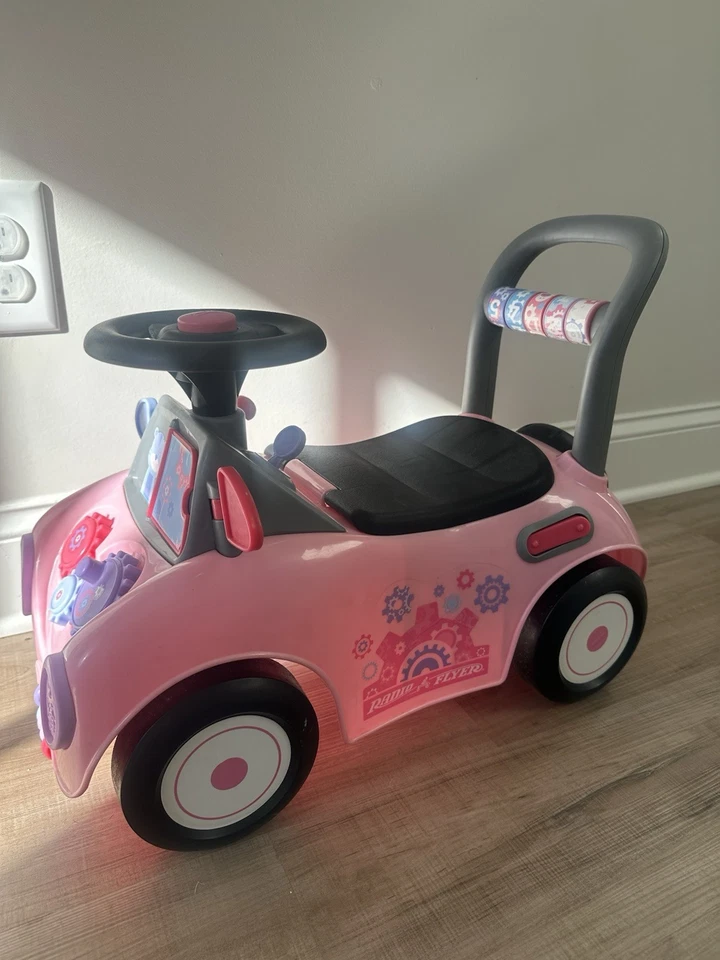 Radio Flyer Creatividad Coche, Sentarse a Pararse Niño Paseo en Juguete, Edades 1-3, Rosa Niño Foto 1 de 1