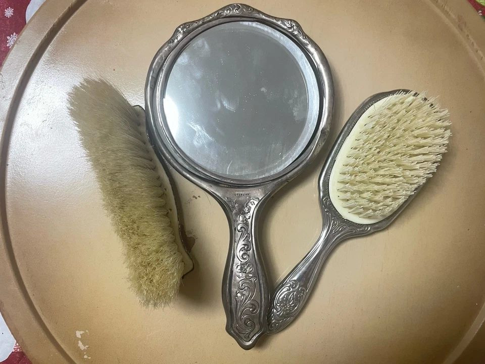 Antiguo juego de tocador de plata de ley Art Nouveau Pansy Foto 1 de 4