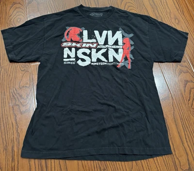 Camiseta LVN SKIN INDUSTRIES GRÁFICA Negra (XL) Foto 1 de 4