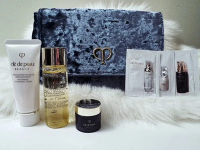 Cle de Peau Beaute Crema, Loción, Espuma Limpiadora y Bolsa de Cosméticos Set de Viaje Foto 1 de 4