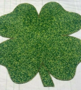 Grünes Glückskleeblatt irisches Kleeblatt St Patrick’s Day Perlen Tischset 15" Neu - Bild 1 von 6