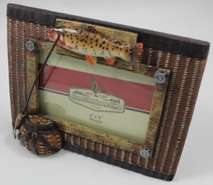 "MARCO DE FOTO DE PESCA HORIZONTAL TRUCHA Y CREEL DE 4""X6"" DE REGALO AL AIRE LIBRE - Imagen 1 de 3