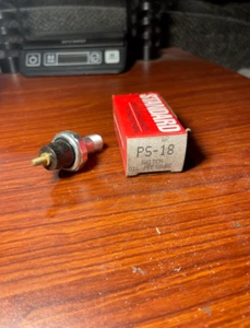 Standard PS-18 Oil Pressure Switch - Make Offer!! - Picture 1 of 1