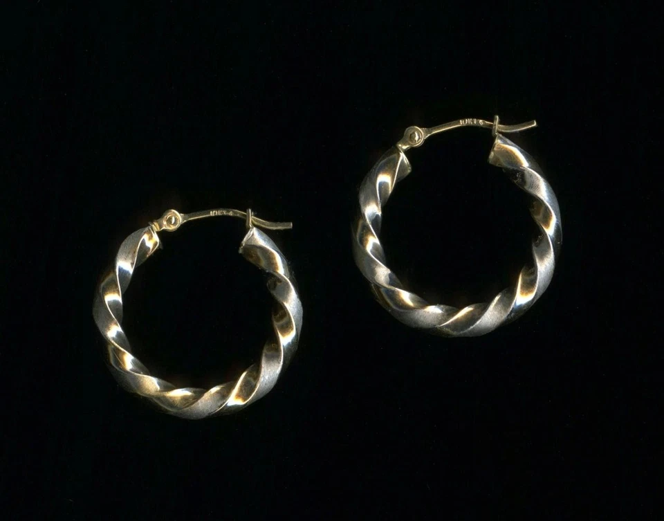 10K 1.01 Gram Solid White Yellow Gold 14mm Twisted Round Hoop Snap Earrings )tr - Image 1 of 1