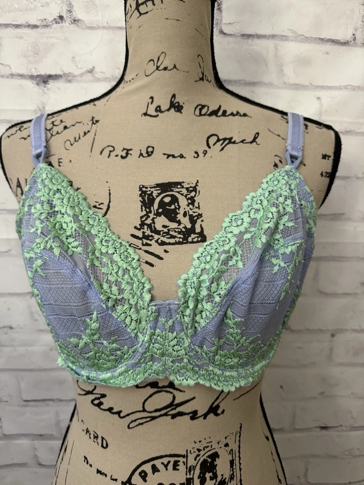 Wacoal Bra Size 34DD Embrace Lace Underwire Sheer 65191 Purple Green Stained - Image 1 of 4