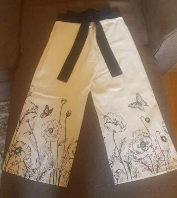 Blumarine Algodón Crema Negro Floral Flores Recortado Capri Pantalón It 44 UK 8 10 Foto 1 de 3