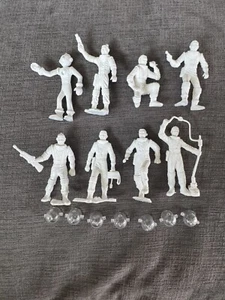 Marx reissue 70mm spacemen White Plastic With Helmets toy soldiers - Picture 1 of 16
