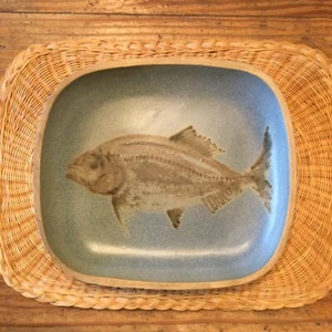 Vintage JERSEY POTTERY hand decorated FISH dish - ironware 8"x 7" super-stylish - Picture 1 of 6