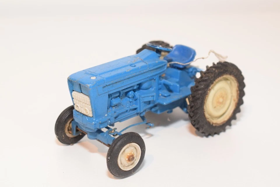 B95 1:32 GRAN Bretaña ford ford fordson 5000 tractor azul buen estado. Foto 1 de 4