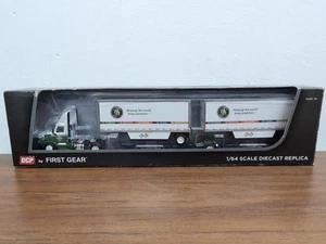 1/64 DCP Freightliner Truck With Doubles Old Dominion - Picture 1 of 4