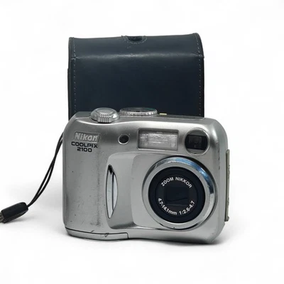 Nikon COOLPIX 2100 2MP Retro Digital Camera Silver Y2K Digicam + Case - Image 1 of 4